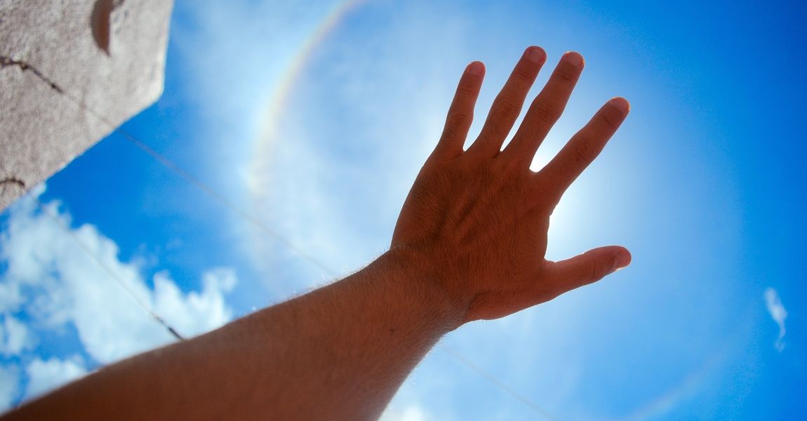 Hand blocking sun to help visualize null steering